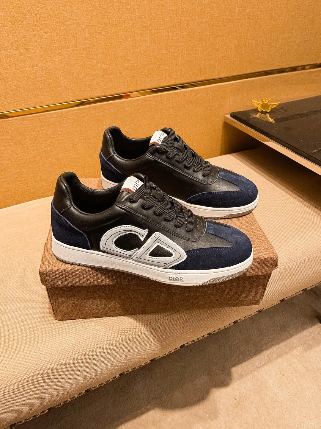 Men's shoes 💰 420💰【Dior】🔥 High-end men's shoes brand official website 1:1 latest masterpiece: the upper is made of Italian imported first-layer cowhide with a comfortable and breathable lining➕original non-slip and wear-resistant outsole🔥, making walking more convenient and comfortable! An exclusive new model, a stunning work, a beautiful 1:1 replica [color] compared to the official quality! Create a fashionable personality to set off your uniqueness! A must-have for trendy men! Classic 🔥Size: 38-44 Color: 🔥 2⃣️colors available🔥.